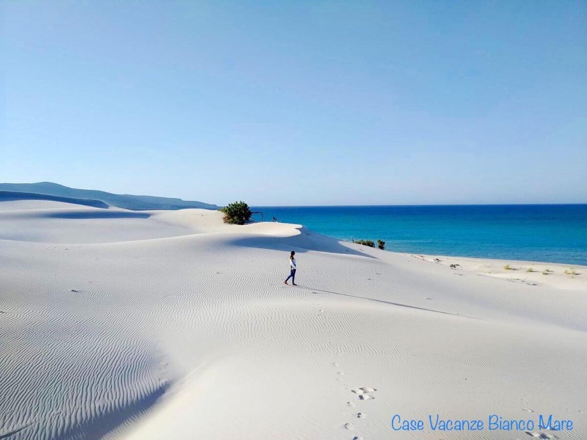 Case Vacanze "Bianco Mare" Porto Pino Ngoại thất bức ảnh